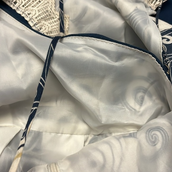 Dress - Picture 6 of 6